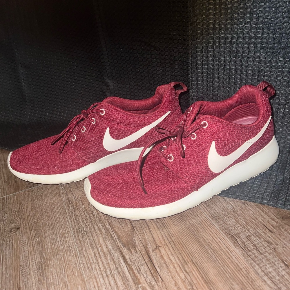 Nike Tennis Shoes